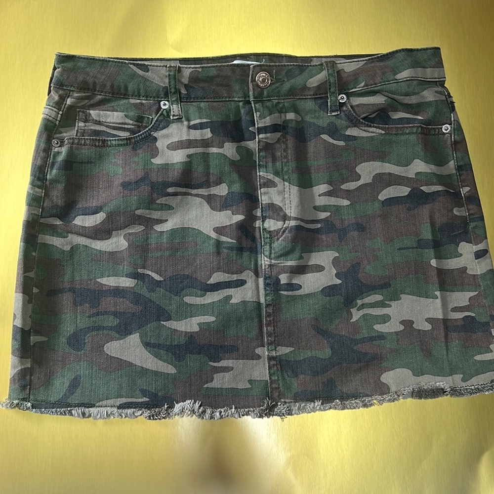 Forever 21 camo skirt